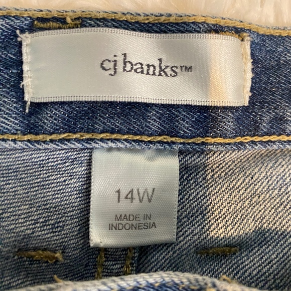CJ Banks denim cropped jeans with red/white/blue button detail at hem - Picture 2 of 8